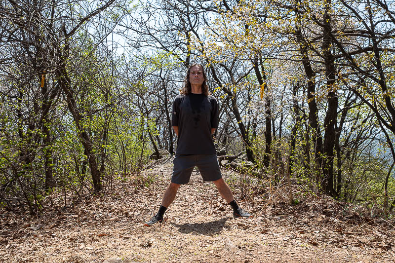 Korea-Seoul-Hiking-Geomdansan - Not my best stance, light was wrong. I was sweating a lot.