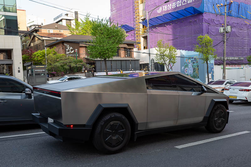 Korea-Seoul-Gangnam-Noodles - I have never actually seen one of these before. Until now there was still the possibility they are just an elaborate joke.