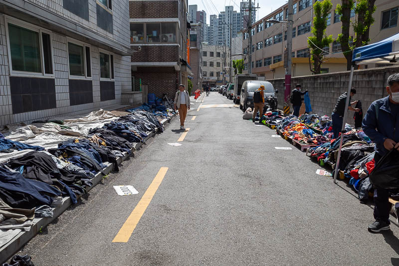 Korea-Seoul-Museum-Market - Behind the official bit of the market, is more unofficial market, with old clothes just piled up on the road. OK I would probably buy stuff from here.