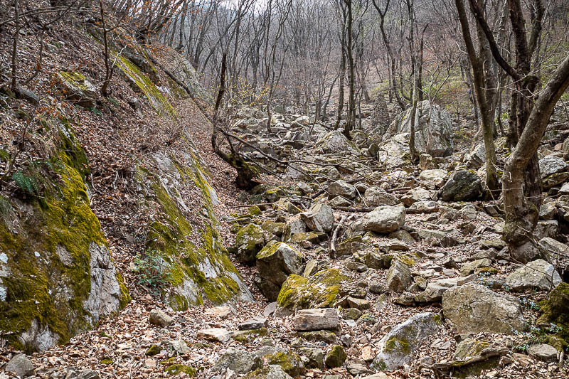 Korea-Seoul-Hiking-Soyosan - Last photo before I exit back onto the road.