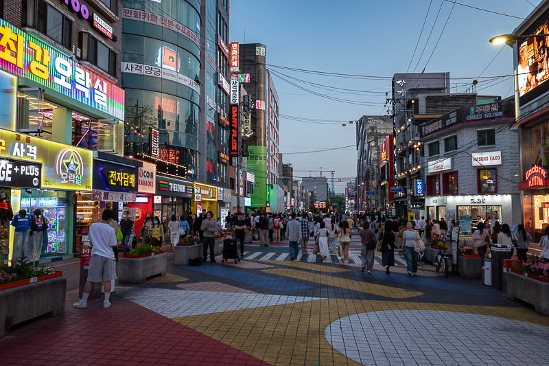Korea-Seoul-Hongdae - There are a lot more people than pictured, I wait for a gap in the crowd for the photo.
