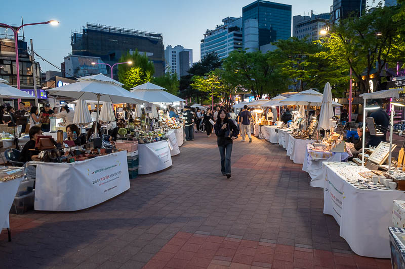 Korea-Seoul-Hongdae - Right at the end, a craft market, selling more earrings, custom vape covers.