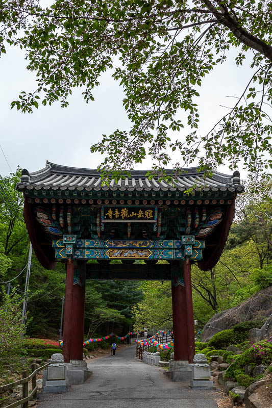 Korea-Seoul-Hiking-Gwanaksan - My path goes up to Gwaneumsa temple, where the distorted prayers were ringing out across the dark skies.
