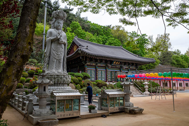 Korea-Seoul-Hiking-Gwanaksan - Nice area, nice photo, nice statue.