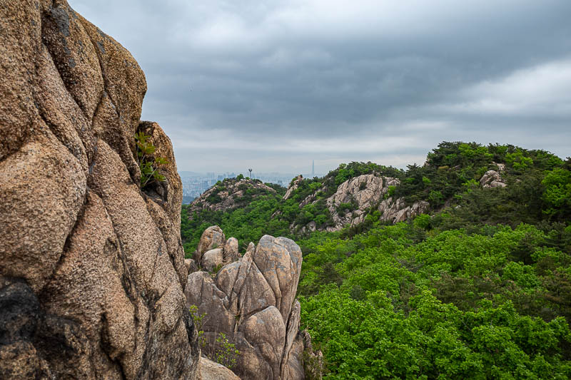 Korea-Seoul-Hiking-Gwanaksan - I had climbed along those already.
