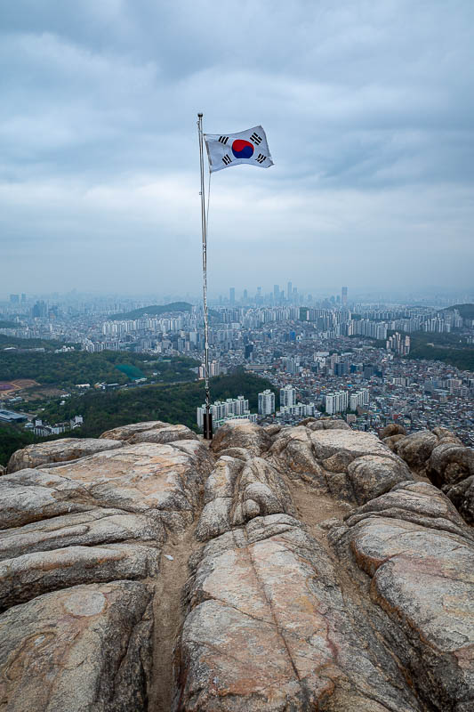 Korea-Seoul-Hiking-Gwanaksan - Bonus flag shot. There is still one more flag.