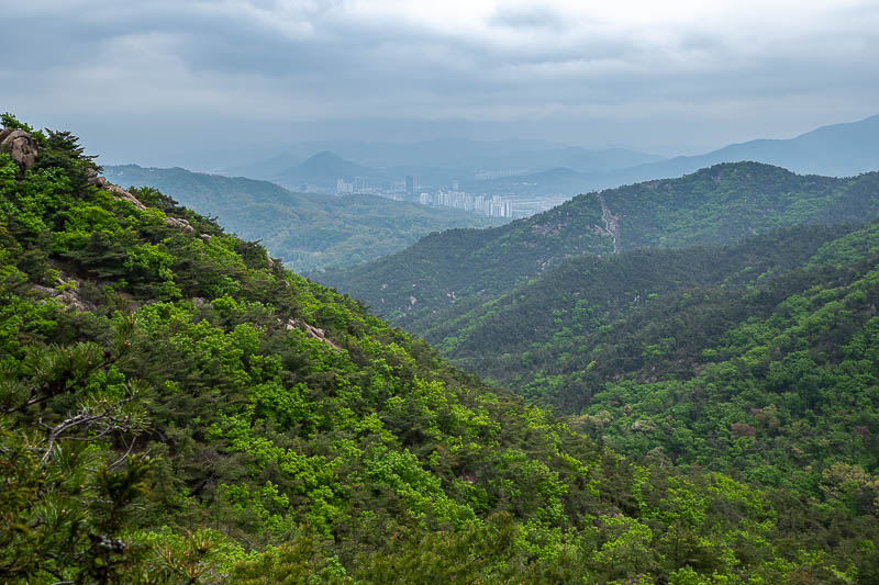 Korea-Seoul-Hiking-Gwanaksan - Cloud getting thicker.