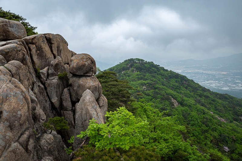Korea-Seoul-Hiking-Gwanaksan - So many great rocks today.