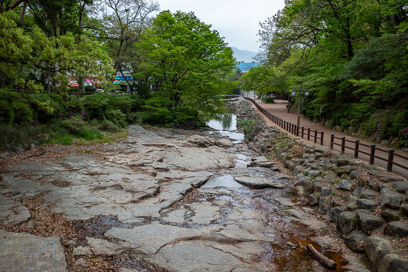 Korea-Seoul-Hiking-Gwanaksan - Eventually, a drain appears.