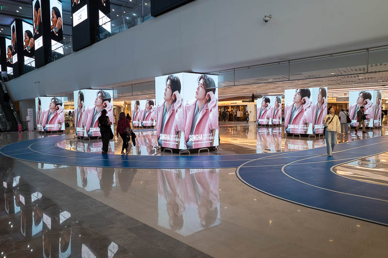 Korea-Seoul-COEX - As mentioned, there is a running track throughout the entire place, and kids do tear around dangerously, they are no match for me though.