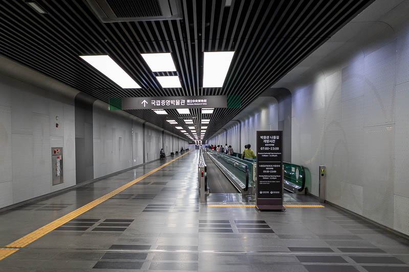 Korea-Seoul-Museum - Not part of the museum yet, but I was enjoying the tunnel from the metro to the museum. The big open spaces are a sign of things to come.