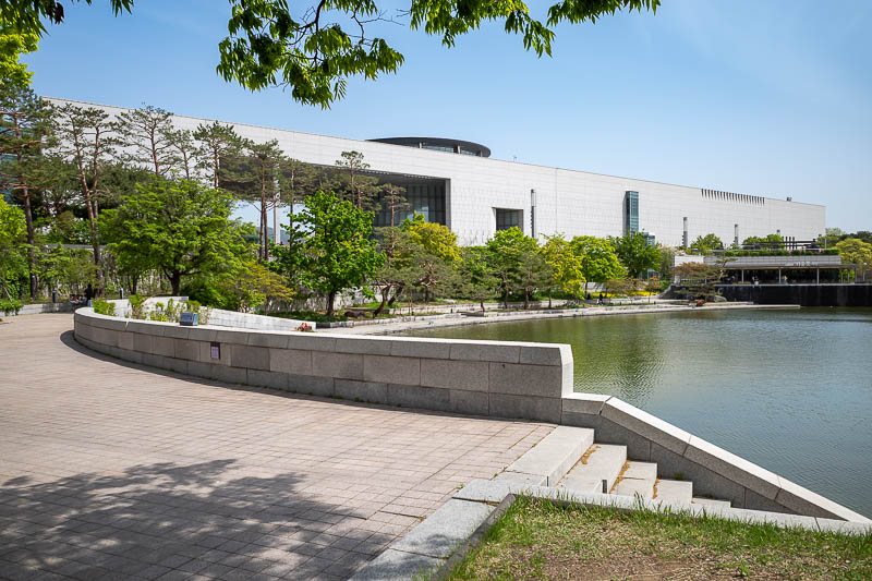 Korea-Seoul-Museum - It looks a look like a Starfield mall - more on that later, probably.