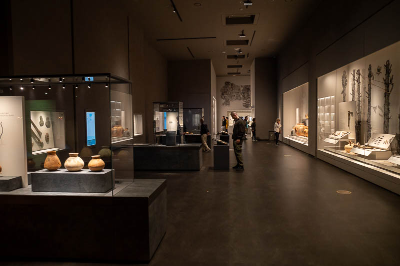 Korea-Seoul-Museum - The bottom floor, like seemingly all museums, is ancient pots. Lots and lots of pots.