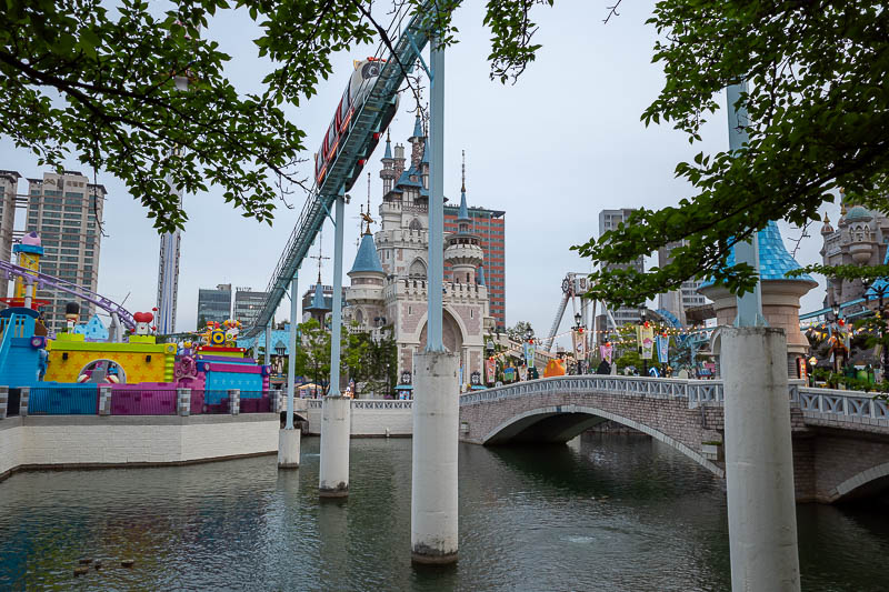 Korea-Seoul-Jamsil - I screamed abuse at the fun park patrons.