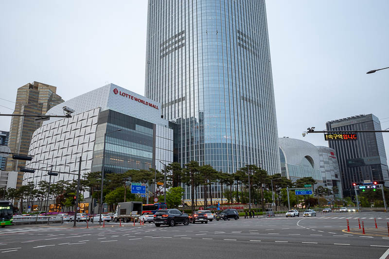 Korea-Seoul-Jamsil - Lots of malls.