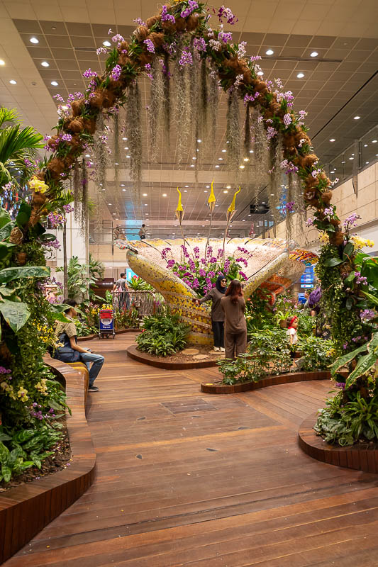Singapore-Airport-Lounge - Nearing the end of my lap of the airport now.