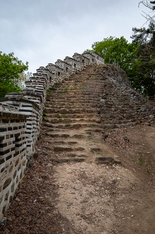 Korea-Seoul-Namhansanseong-Fortress - Parts of it are steep, and you can easily fall off the side too.