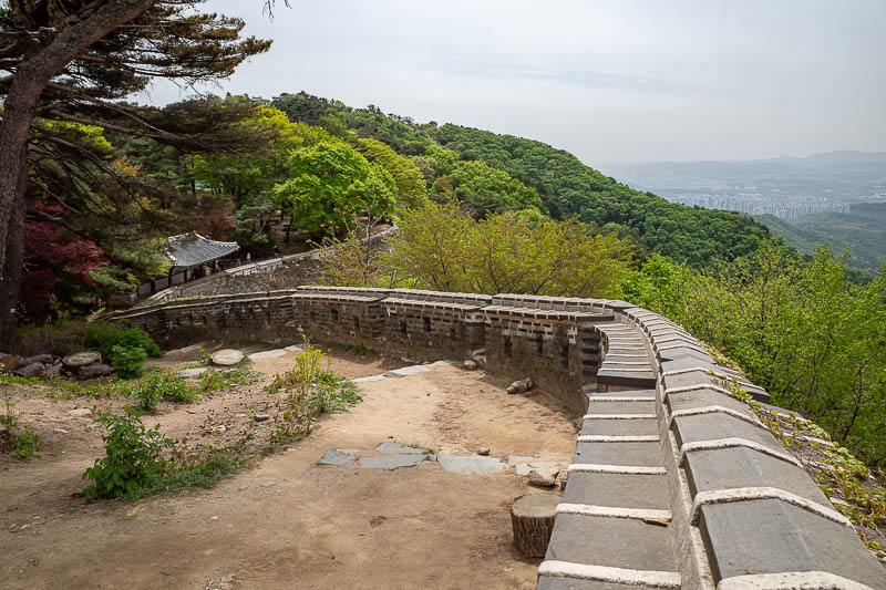 Korea-Seoul-Namhansanseong-Fortress - I once again left the road along the wall behind and had it mainly to myself once more.