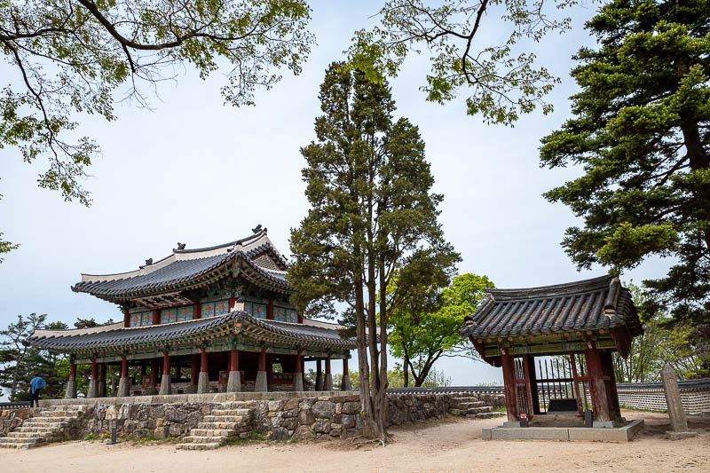 Korea-Seoul-Namhansanseong-Fortress - The other main temple other than the main temple... What I mean is, the 2nd biggest temple that is along the wall, rather than the one huge temple tha