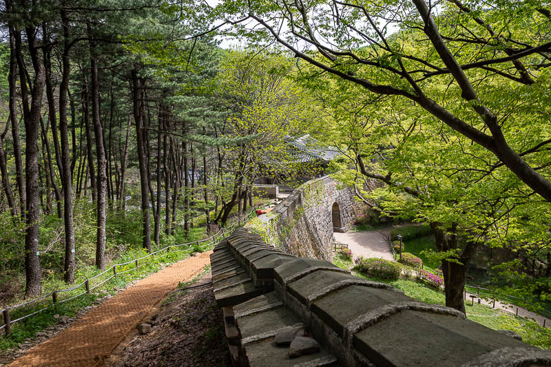 Korea-Seoul-Namhansanseong-Fortress - And after a few hours, I was back at the same gate I started from, having completed my loop. Time to head back down to the city the same way I came up