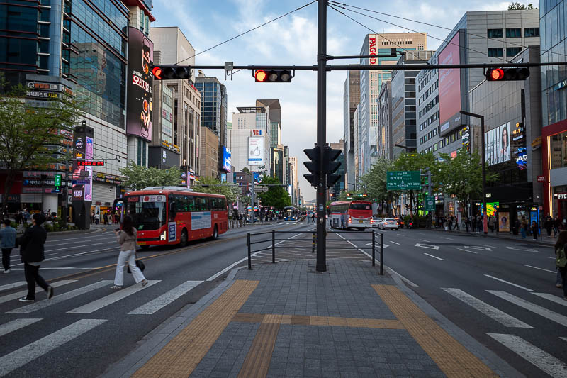 Korea-Seoul-Gangnam-Omurice - View of bus stop area. And also Gangnam.