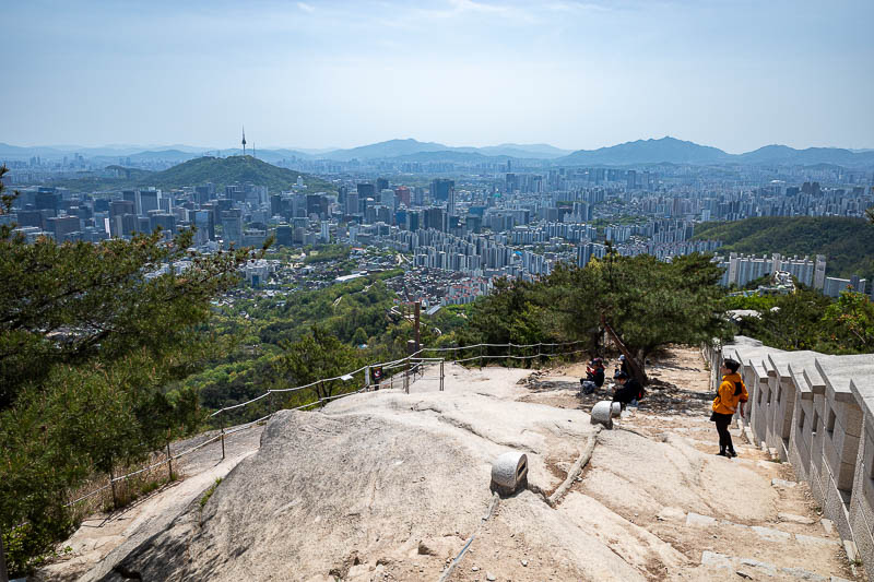 Korea-Seoul-Inwangsan-Market - Now I will head down again. It probably takes about 45 minutes to get to the top if you don't stop for a 3 course meal.