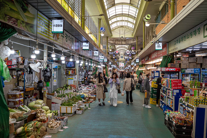 Korea-Seoul-Inwangsan-Market - Exactly like any other market, but with more young people and tourists.