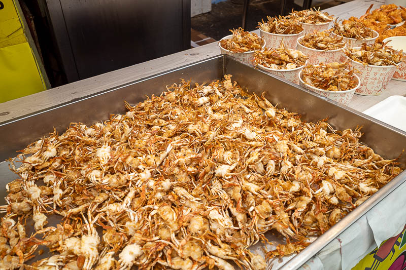 Korea-Seoul-Inwangsan-Market - It is never too late to get crabs.