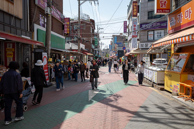 Korea-Seoul-Inwangsan-Market - The streets around the market have a lot of cafes but it is probably not worth the hype.