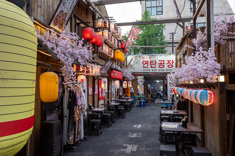 Korea-Seoul-Apgujeong-Rodeo - Japanese dinner option number one. Too early.