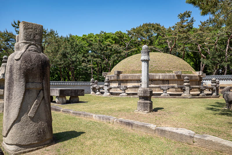 Korea-Seoul-Tomb - The final tombs