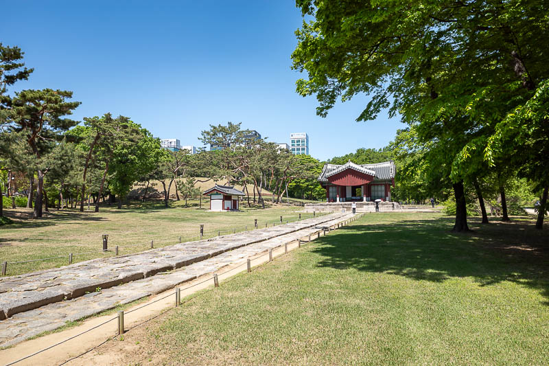 Korea yet again for the 7th time - March and April 2026 - Too hot for people to walk up the path.