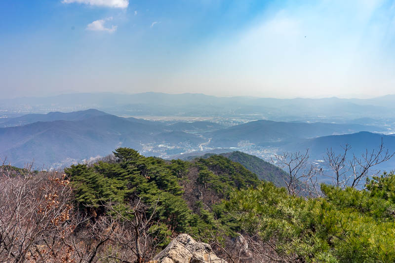 Korea-Seoul-Hiking-Cheonggyesan - The view in the other direction has a bit of green, and plenty of smog.