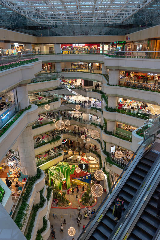 Korea - HK - China - KORKONG! - Yes, it is quite a big mall. But no restaurants will take me.