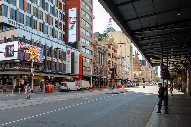  - Another high contrast scene. Those green traffic lights have very large halos around them. I think thats bad?