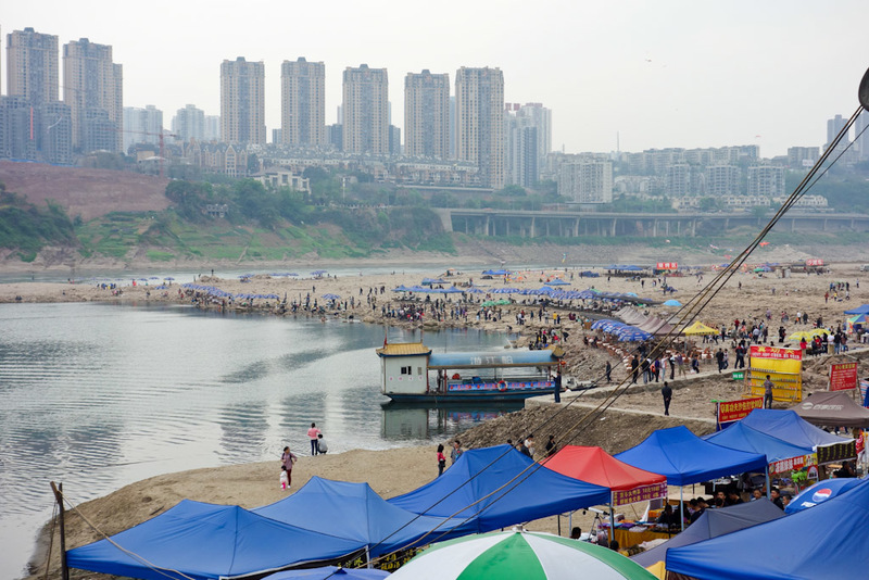 China-Chongqing-Ciqikou-Temple - When I got to the end of the acient street, I couldnt believe my eyes. It looks as bad as an English beach.