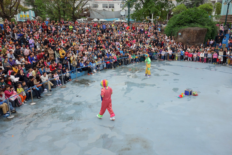 China-Chengdu-Polar Ocean World - One of the shows started, billed as 'the fun show'. Once some clown appeared and played basketball I was off. Better to go and get a good seat for the