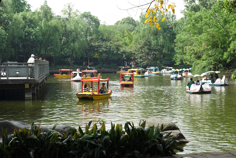 China-Chengdu-Sichuan Museum-Culture Park - Next up, around the corner is a culture park. A very large park with many tea houses. It was quite busy today with all boats rented. Even the amusemen