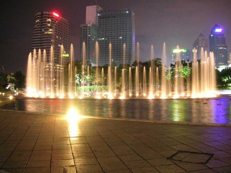 Malaysia-Kuala Lumpur-Petronas Towers - The fountain in front of the towers.