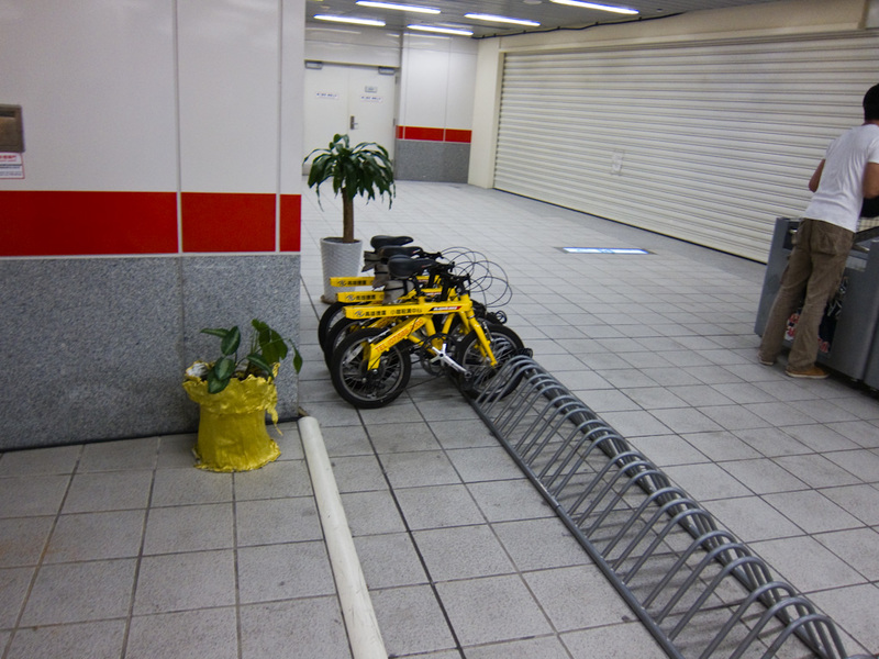 Taiwan-Taoyuan-Airport-Beef - Still in Kaohsiung, you can rent fold up mini bike things. They look quite cool to me. Shame I didnt see them earlier.