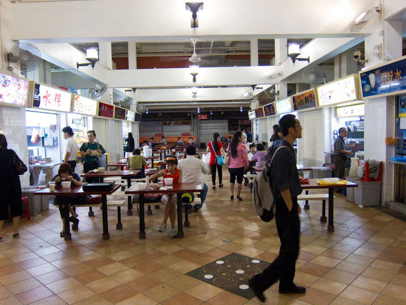 Taiwan / Hong Kong / Singapore - March/April 2011 - I was looking for dinner around 9pm, and most of the hawker style food courts were winding down and cleaning, so I gave them a miss for tonight.
