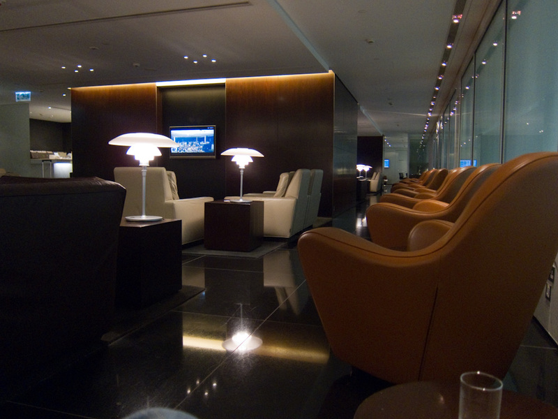 Hong Kong-Airport-Lounge - I missed a flight, sort of!