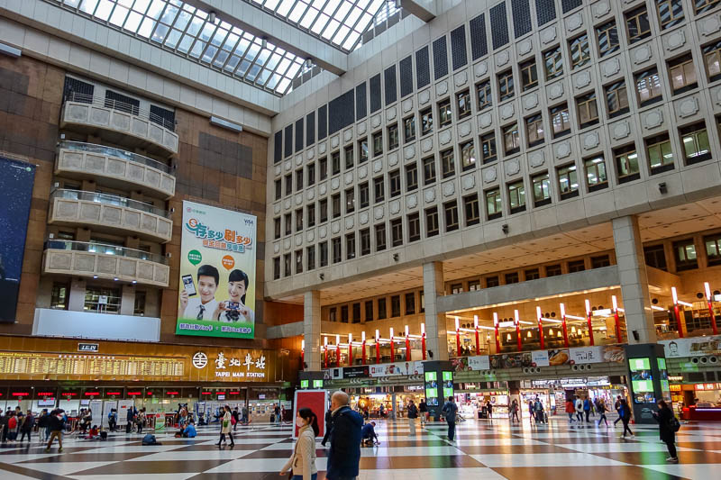 A full lap of Taiwan in March 2017 - Back in town now, and this is the Taipei main station. Big deal, its a train station. But despite having been to Taipei 3 times previously, I somehow 