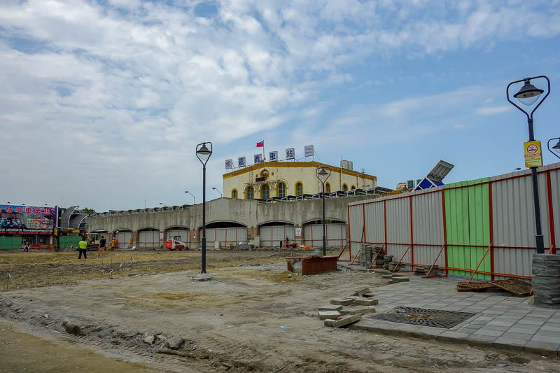 A full lap of Taiwan in March 2017 - The Chiayi station is being rebuilt. Nearly every station is being rebuilt. Is this the Taiwanese version of the school funding scheme we did in Austr