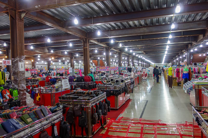 Taiwan-Tainan-Night Market-Flower Market - And here I am, enjoying a discount clothing warehouse that goes nearly as far as the eye can see.