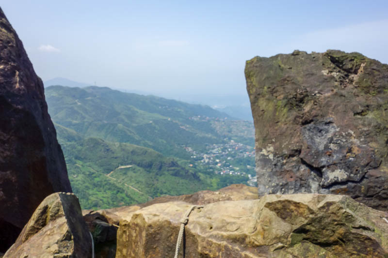 Taiwan-Jiufen-Hiking-Teapot Mountain - I climbed out the last hole.
