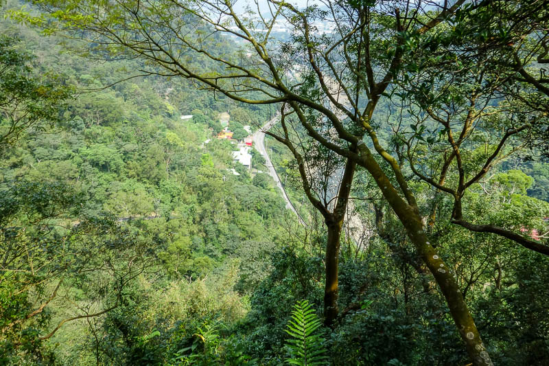 Taiwan-Taipei-Hiking-Wuliaojian - You go near vertical for a few hundred metres, thats the road below.