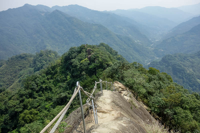 Taiwan-Taipei-Hiking-Wuliaojian - A bit more rope assisted ridge walk.
