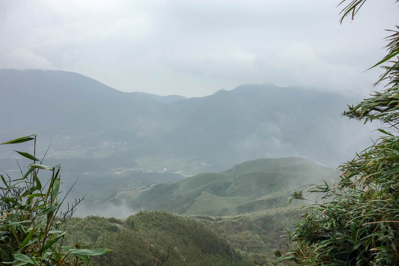 Taiwan-Taipei-Hiking-Yangmingshan - Kind of below the cloud, a bit of a view opened up.