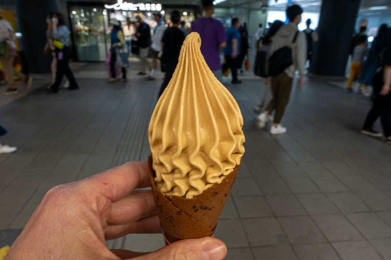 Taiwan for the 5th time - April and May 2023 - I was bloody starving, because I was out too early before dinner. So I had this EXTREMELY over priced and overrated Cremia ice cream. These are from J